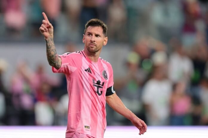 Video: Messi salió a calmar a la hinchada que se había enojado