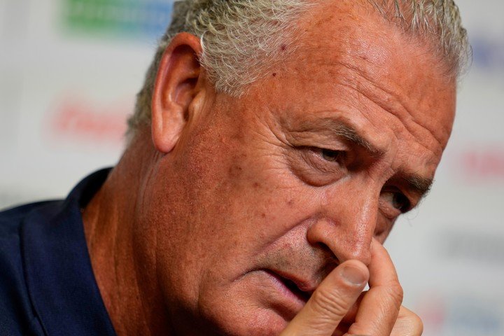 "No hay tiempo para lamentarse", dijo Alfaro. (AP Photo/Eugene Hoshiko)