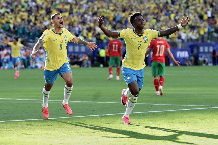 Vinicius Junior metió un golazo para la igualdad. (AP)