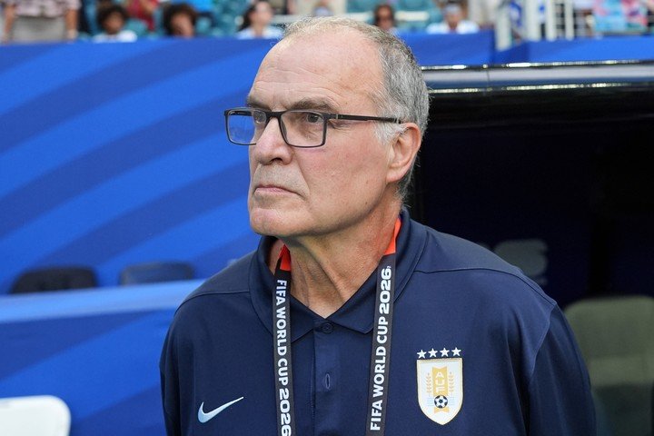 Marcelo Bielsa durante el partido ante Cabo Verde (AP).