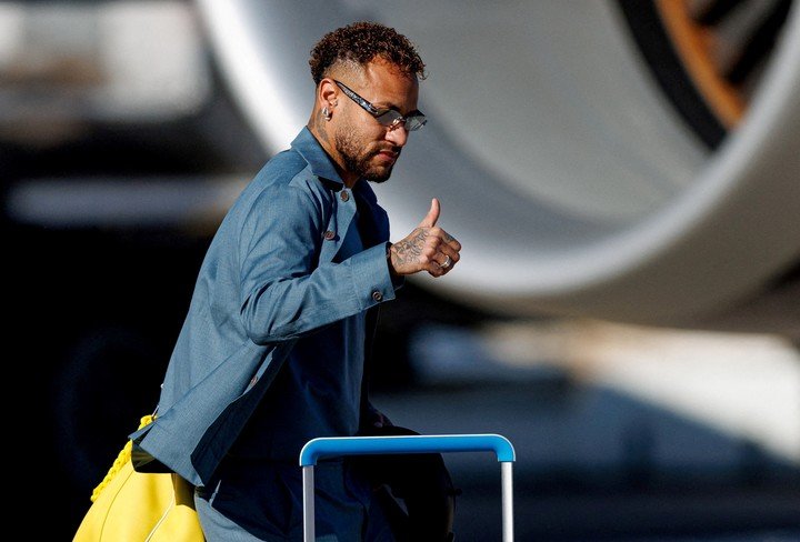 Neymar llegó con la delegación a Nueva Jersey. Hay optimismo en Brasil, pero por ahora no lo van a arriesgar (Reuter).