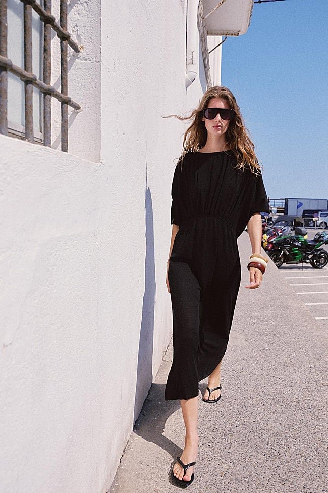 Vestido negro de Zara (35,99 euros)