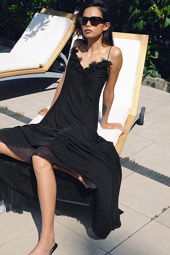 Vestido negro de Zara (35,99 euros)