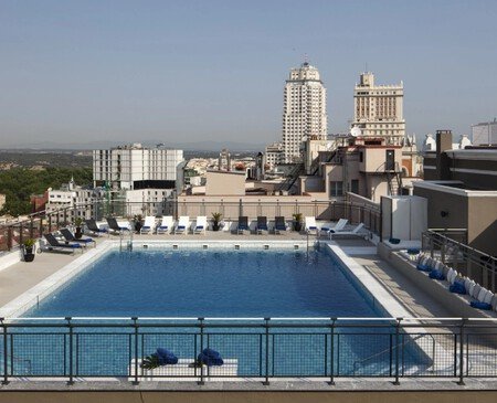 Pool Beach Emperador