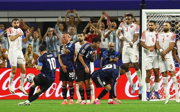 Lionel Messi vs. Jordania. (REUTER)