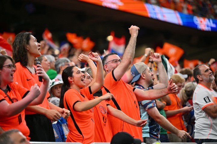 Los hinchas de Países Bajos, en Houston. (Foto: EFE)