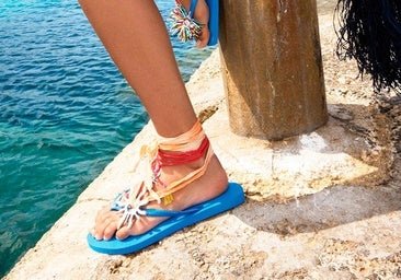 Los accesorios para decorar tus chanclas baratos y originales para este verano
