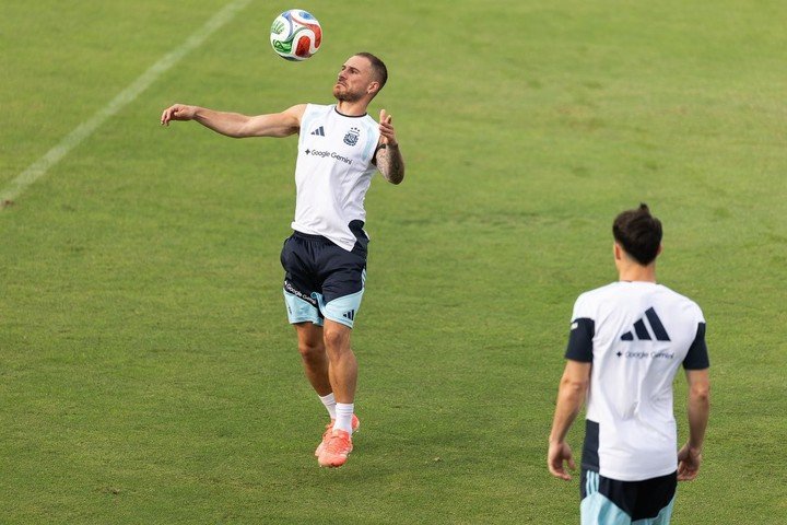 Mac Allister en el entrenamiento de domingo (Foto: Prensa AFA).