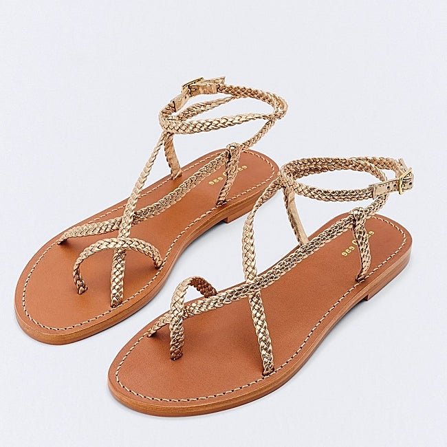 Sandalias doradas de eseOese (69,99 euros)