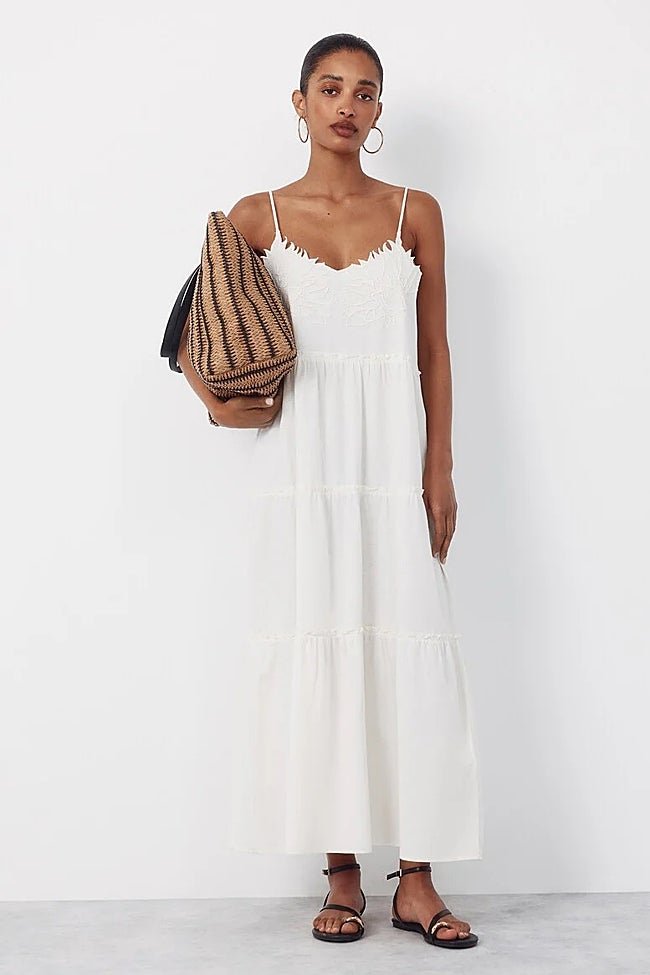 Vestido blanco de Cortefiel (49,99 euros)