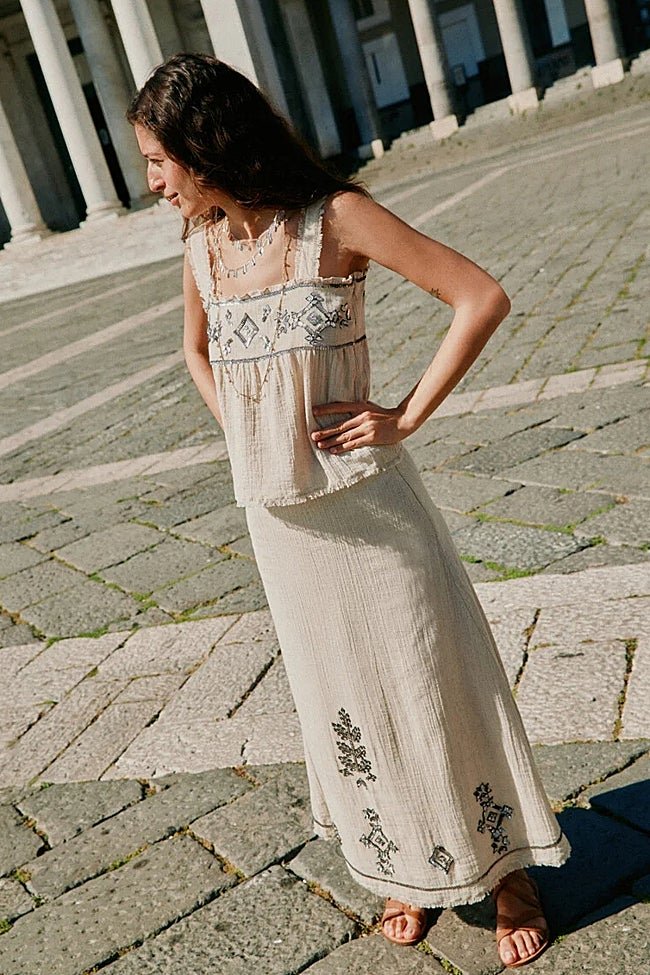 Falda midi de Hoss Intropia (110 euros)