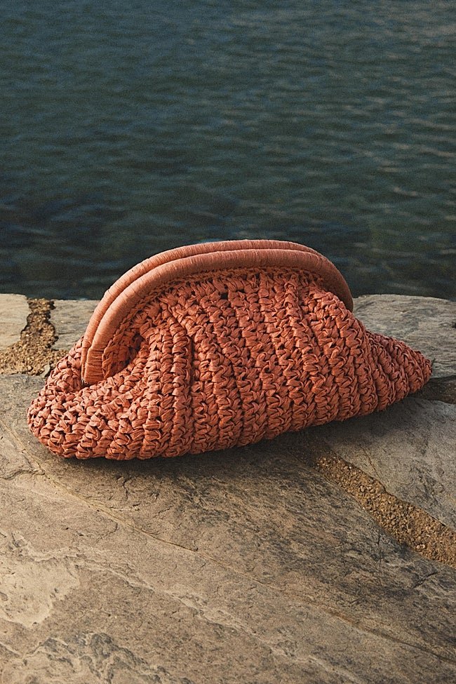 Bolso de rafia de Lefties (15,99 euros)