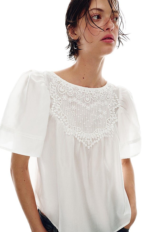Camisa blanca de Zara (25,99 euros)