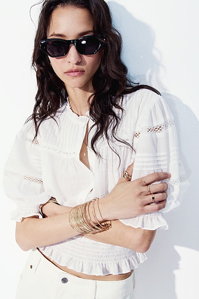 Blusa blanca de H&M (29,95 euros)