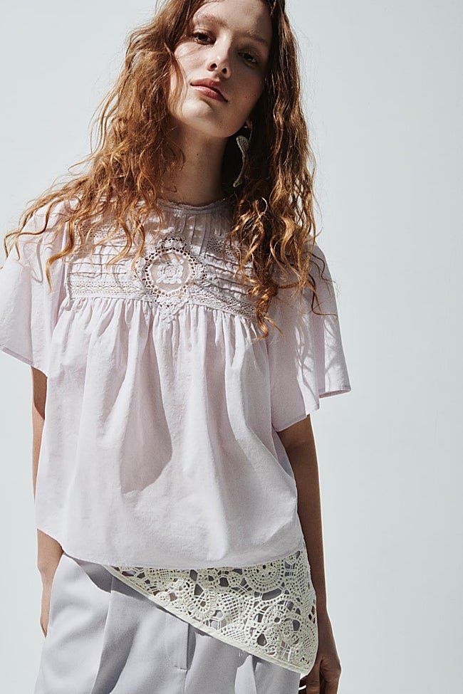 Blusa con bordados de H&M (19,99 euros)