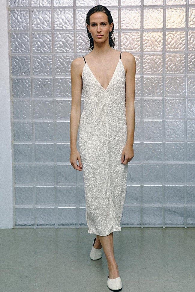 Vestido blanco de Zara (45,99 euros)