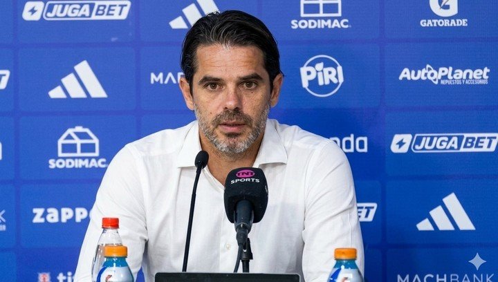 Fernando Gago en conferencia de prensa.
