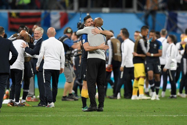 Olivier Giroud y Thierry Henry en Rusia 2018. @GabrielBouys