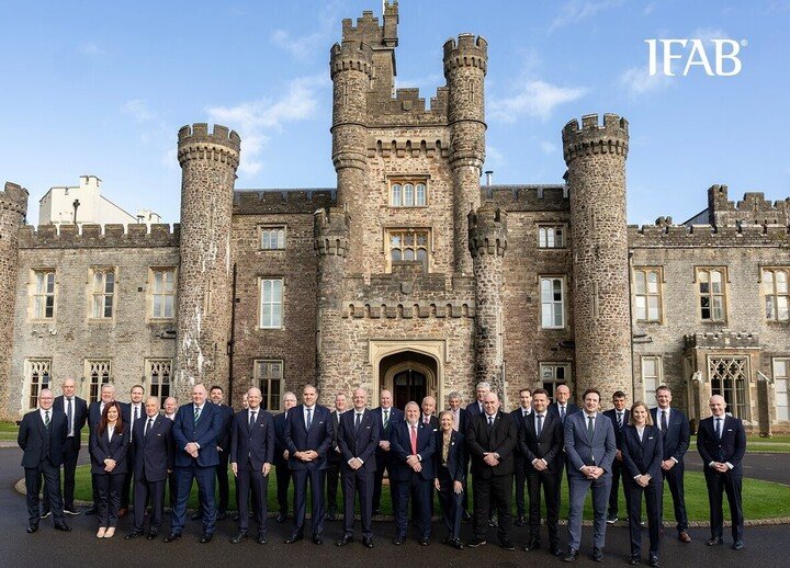 La reunión de la IFAB que aprobó los cambios (Foto: Prensa IFAB).