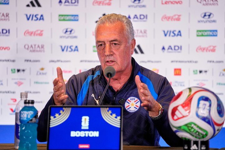 "Confío mucho en las respuestas que me pueden dar los muchachos", comentó Alfaro. (Foto: AP)