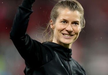 Quién es Maria-Louise Eta, la mujer que ha hecho historia en el fútbol europeo al convertirse en la primera entrenadora de un equipo masculino