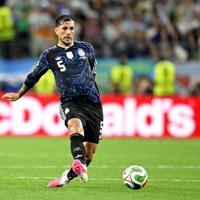 El récord histórico en Mundiales que alcanzó Paredes en la Selección