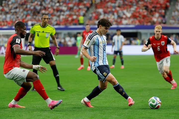 Julián en el partido ante Austria (EFE)