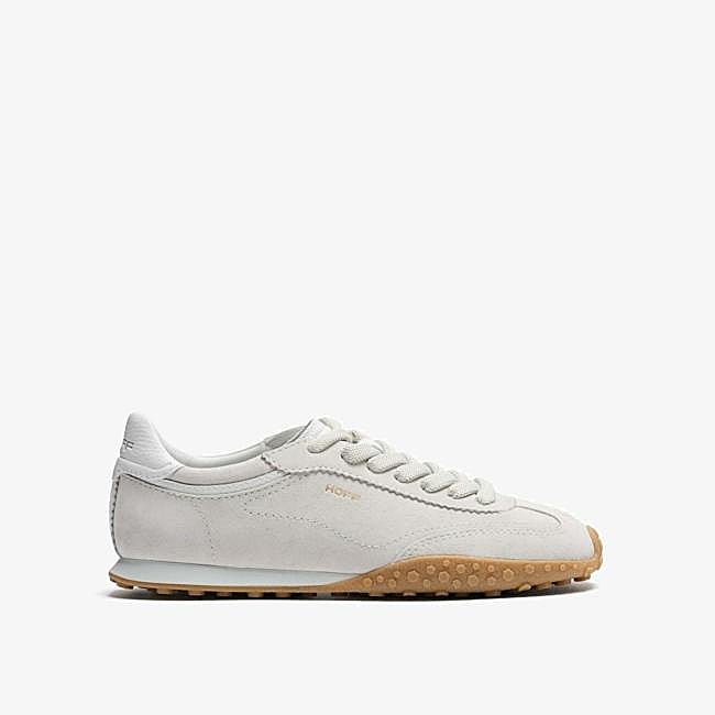 Zapatillas grises sencillas de Hoff, 140 euros.