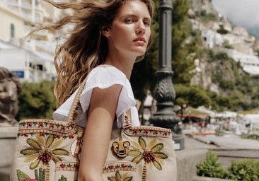 Cuál es el bolso más especial del verano para elevar los looks diarios más aburridos