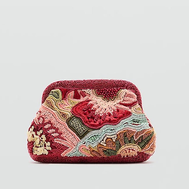 Bolso con pedrería de Mango (59,99 euros)