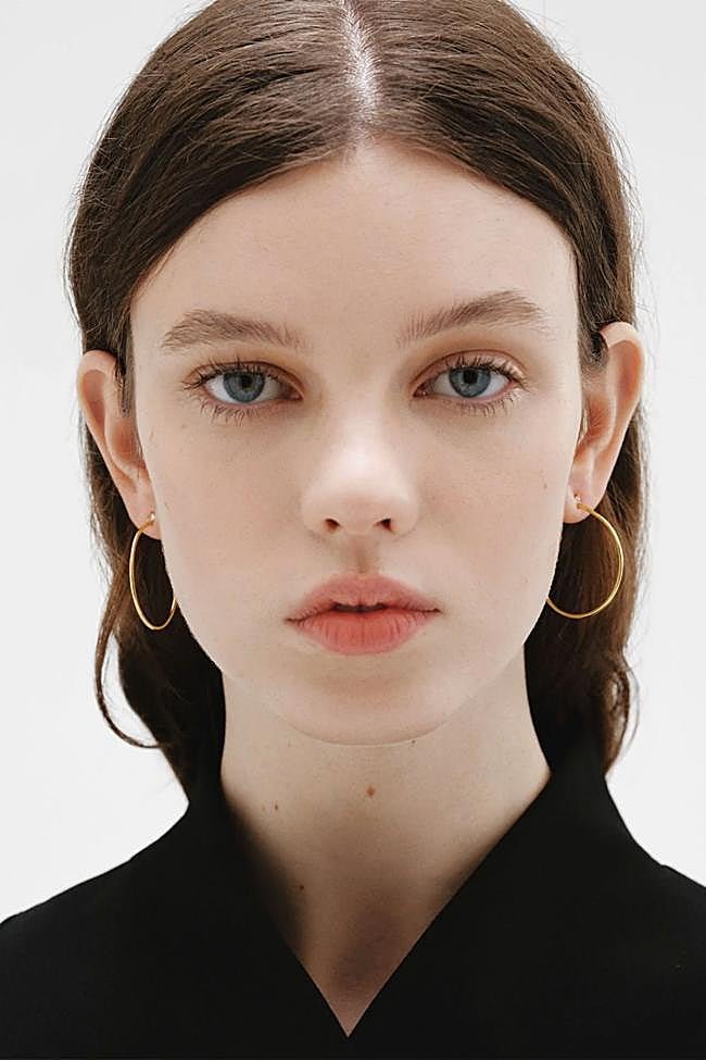 Pendientes de aros grandes en dorado de Aristocrazy.