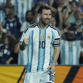Messi, en dos minutos: regreso, asistencia para el penal y gol vs. Islandia
