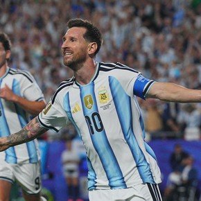 El show de Messi con tres goles y récord Mundial