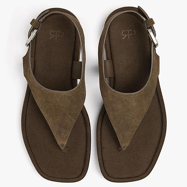 Sandalias de ante marrón de Parfois, 19,99 euros.