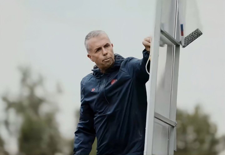 El entrenador había decidido apartar a 12 futbolistas (@SanLorenzo).
