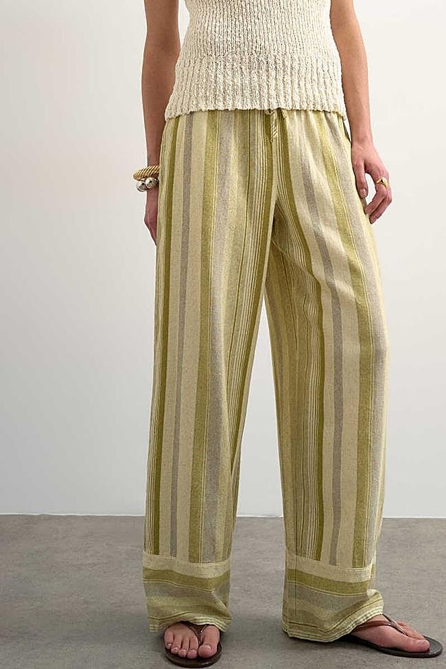 Pantalón con estampado de rayas en verde de Springfield.