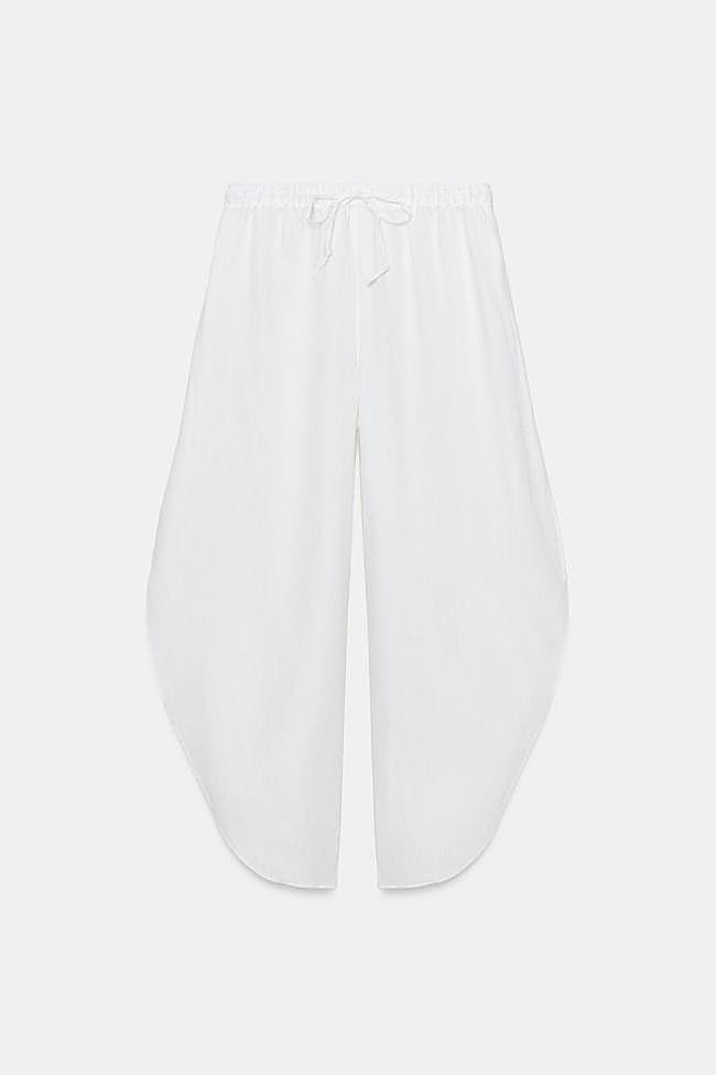 Pantalón blanco de lino con cordón de Zara.