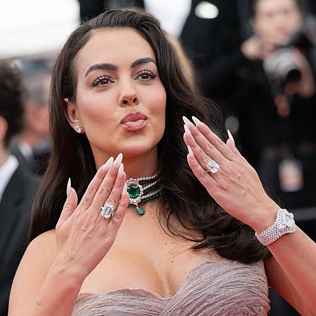 Georgina Rodríguez posa con sus joyas de diamantes.