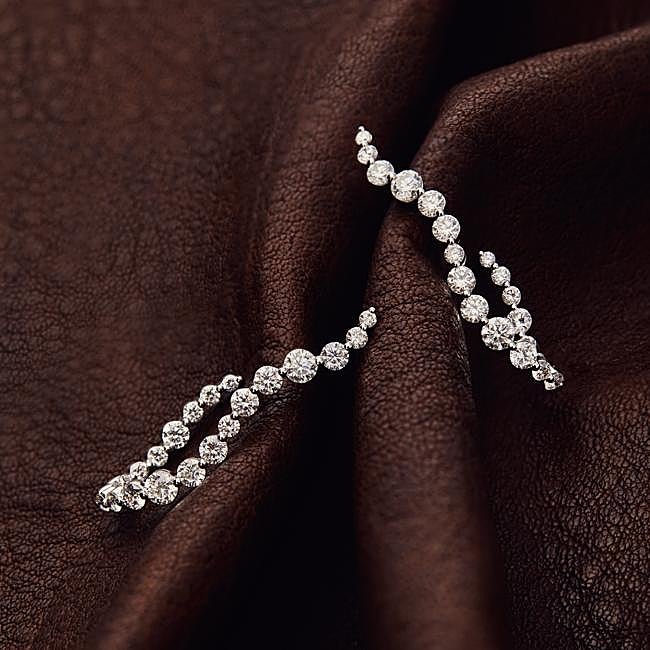 Unos pendientes con diamantes lab-grown de Pdpaola.
