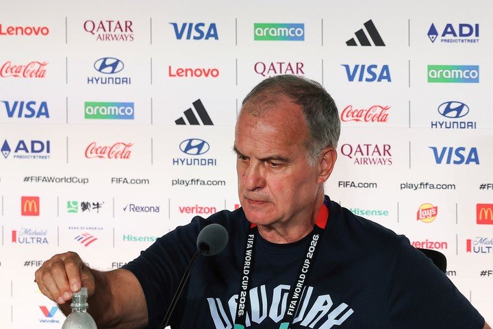 Marcelo Bielsa en conferencia. (EFE)