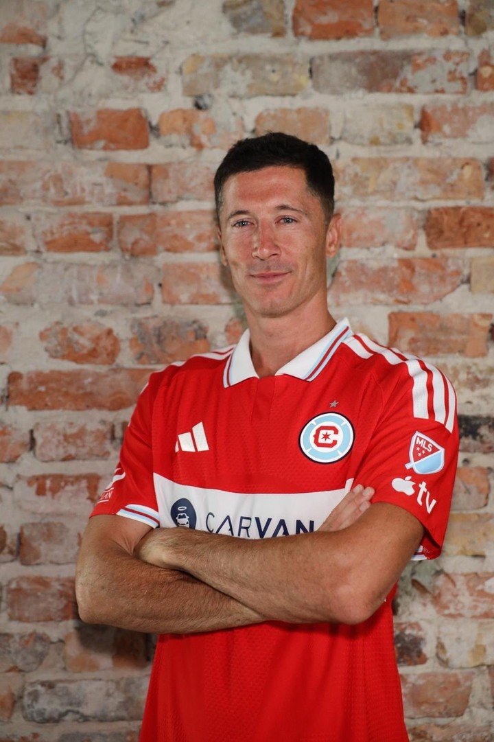 Robert Lewandowski al presentarse en Chicago Fire.
