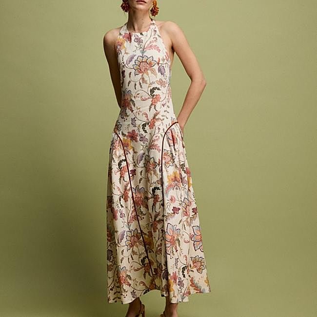 Vestido floral en tonos pastel de Vogana, 235 euros.