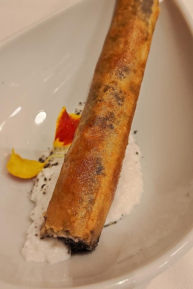 El cigarro para Bécquer del Espacio Eslava, uno de los platos más exitosos de este restaurante sevillano referente en la ciudad.