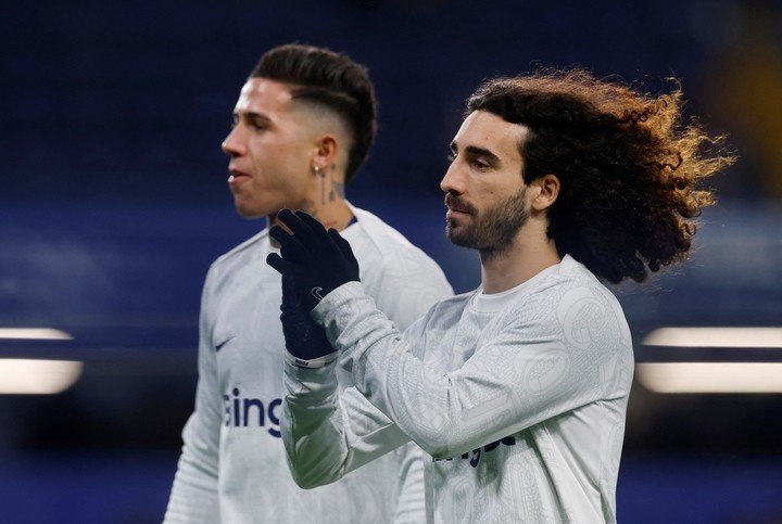 Enzo Fernández y Cucurella juntos en el Chelsea. Reuters/Andrew Couldridge 