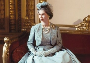 El legado de estilo de Isabel II: la histórica exposición que analiza su armario y reúne sus vestidos más bellos