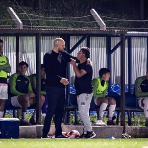 Uruguay: entró alcoholizado al campo de juego, le dio la mano al entrenador y se fue detenido