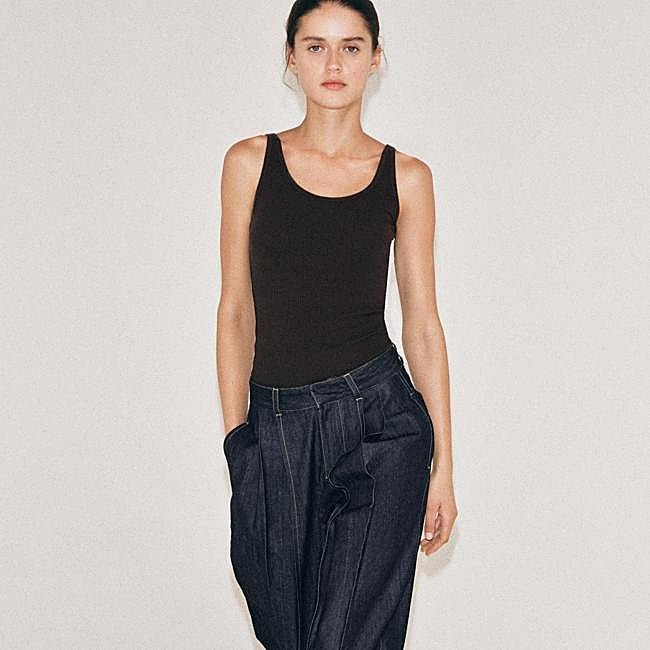 Tank top marrón chocolate de Zara, 5,37 euros.