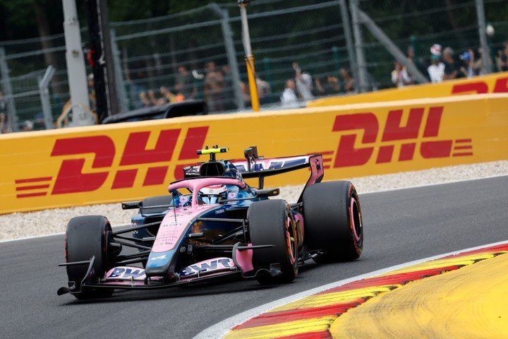 El Alpine de Franco Colapinto, en plena acción durante el GP de Bélgica.
(AP).