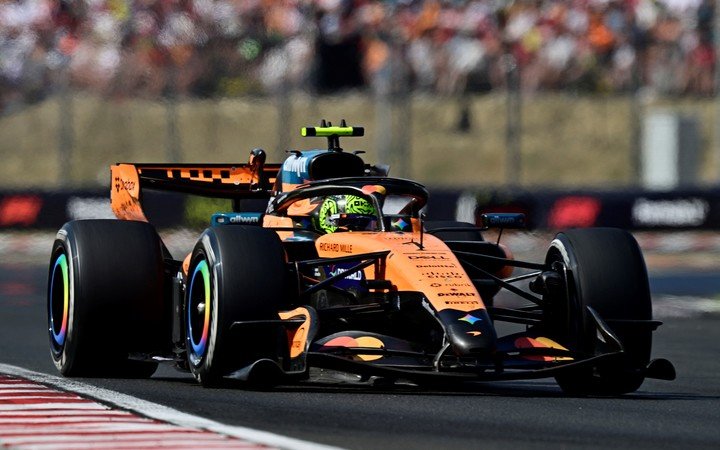 Lando Norris ganó este domingo en Hungría y sumó la 12ª victoria de su carrera en la F1. (REUTERS)