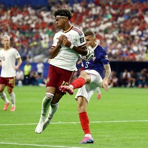 Video: el penal zonzo de Francia para el goleador récord de España